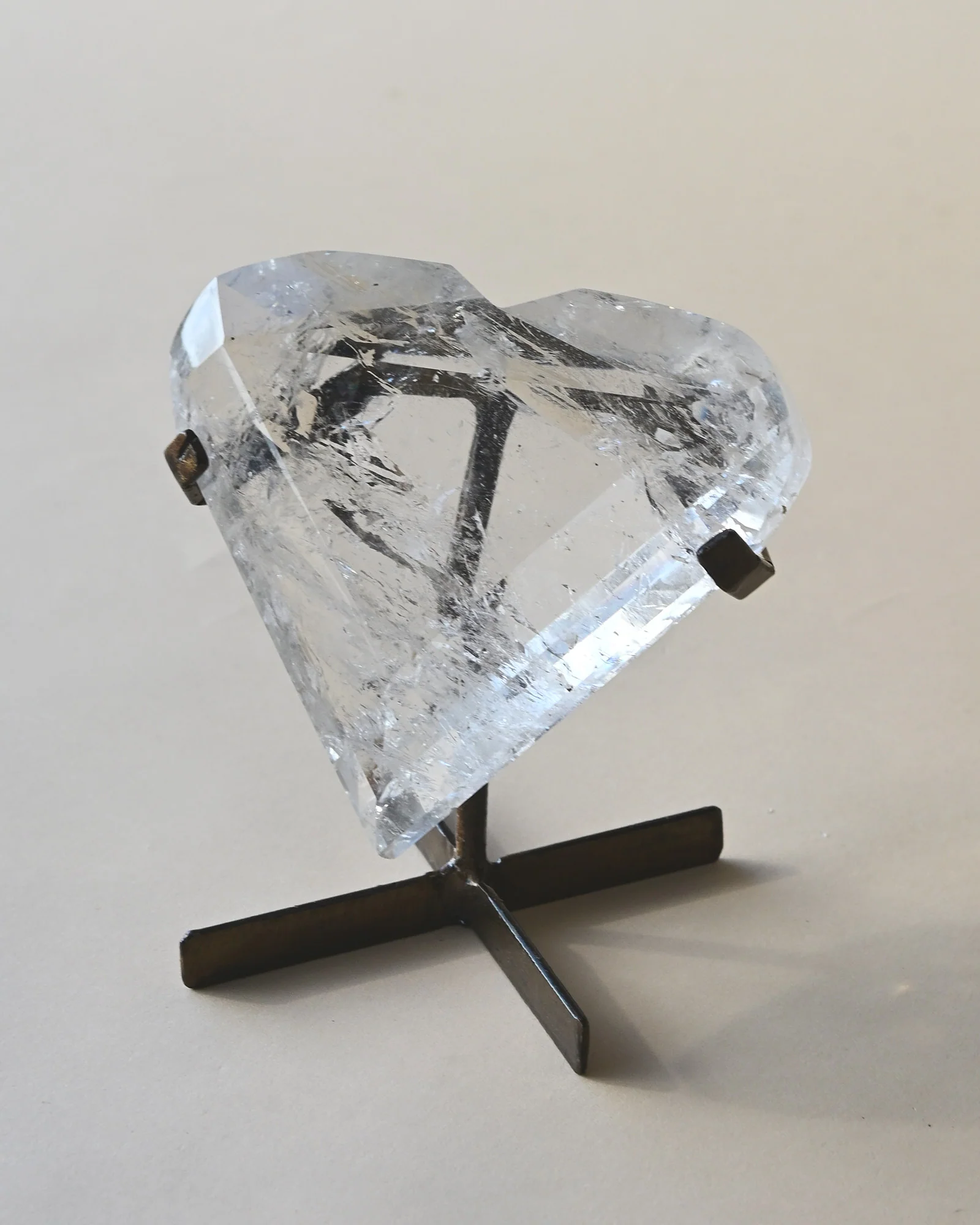 Clear Quartz Heart on Stand 3lbs - Image 3
