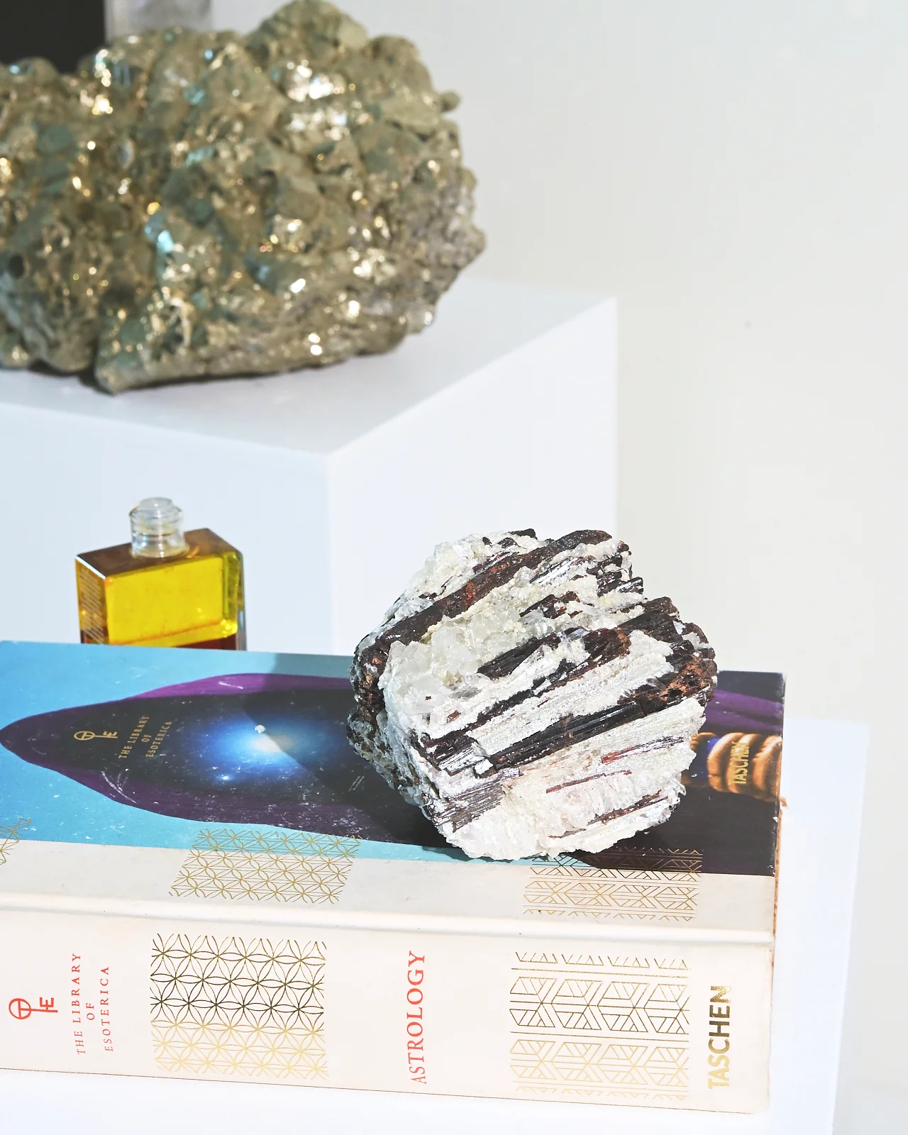 Hubnerite with Quartz 2.6lbs - Image 3